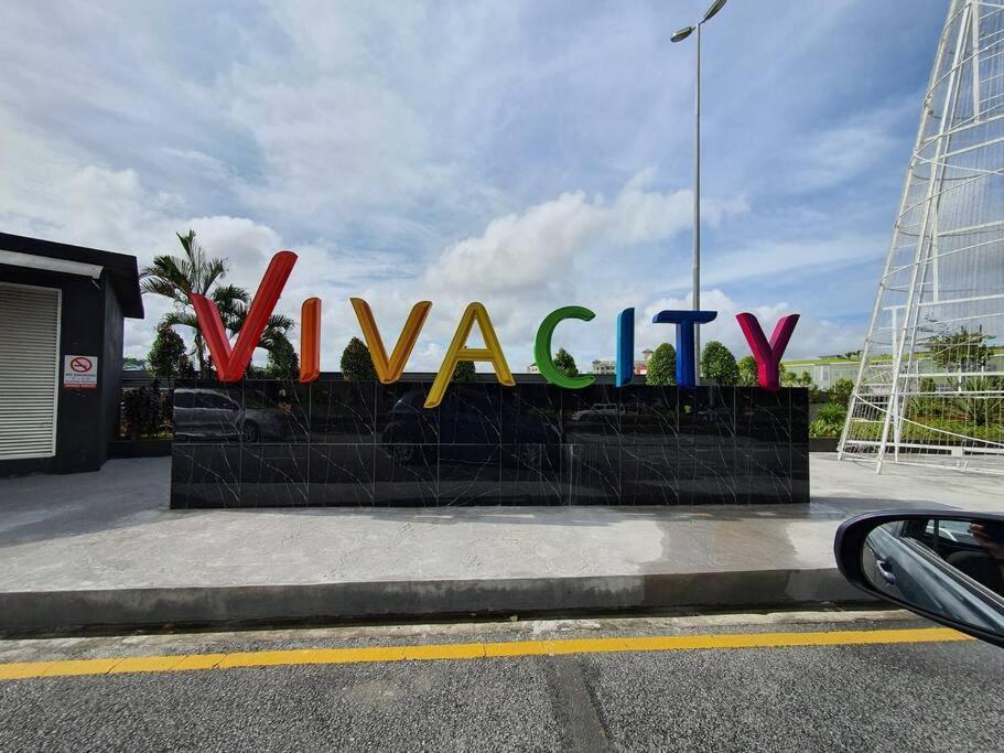 Ferienwohnung Lovely Vivamall City View With 2 Card Lv10 Kuching Exterior foto