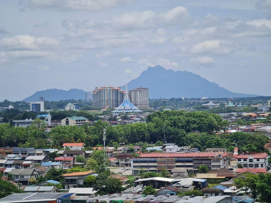 Ferienwohnung Lovely Vivamall City View With 2 Card Lv10 Kuching Exterior foto